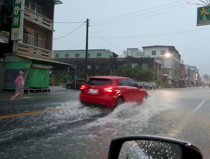 鋒面持續影響 南部、山區、花東留意午後強降雨