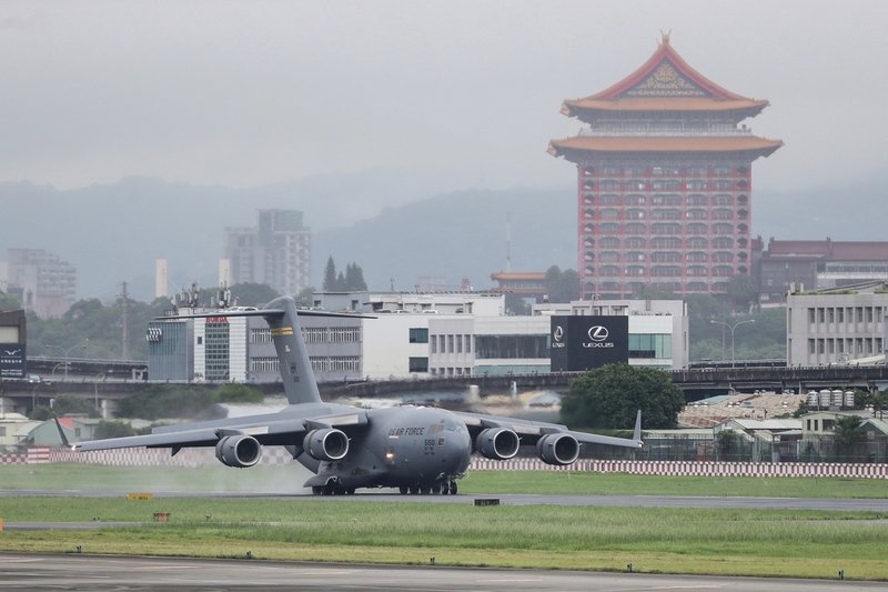 美軍機來台 中國國防部：惡劣政治挑釁