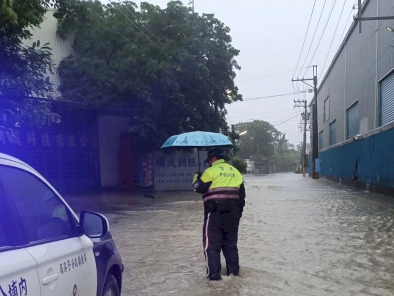 豪雨強灌南高屏  預估晚間降雨趨緩