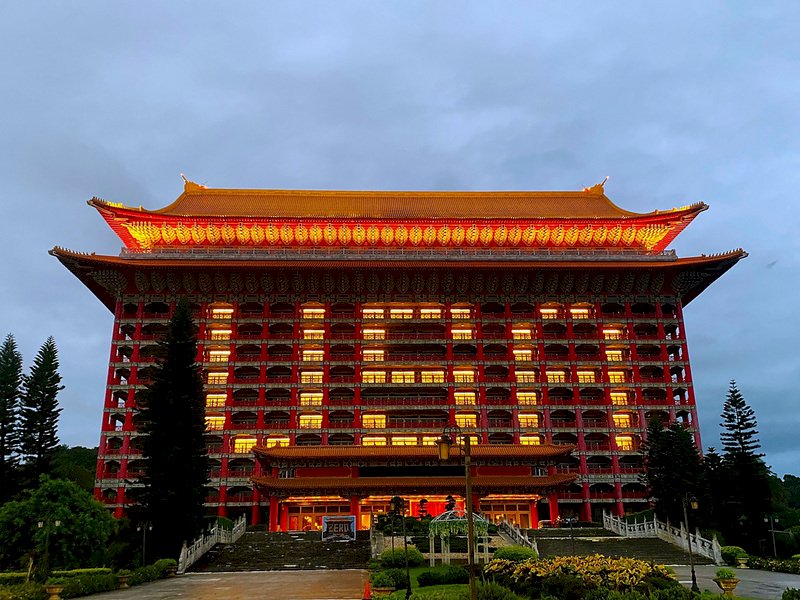 美參議員訪台共享疫苗 圓山飯店點燈感謝