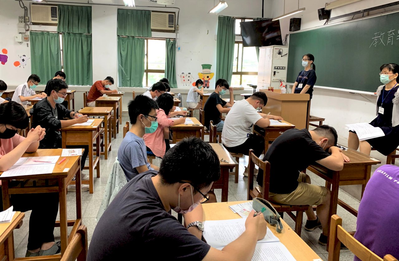 全台疫情3級警戒延長 新北取消各級學校實體期末考