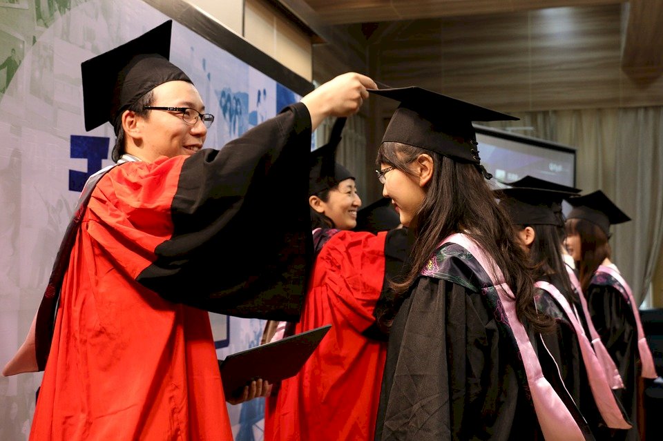 不是躺平就是高學歷低就 中國大學「本研倒掛」引爆青年就業亂象