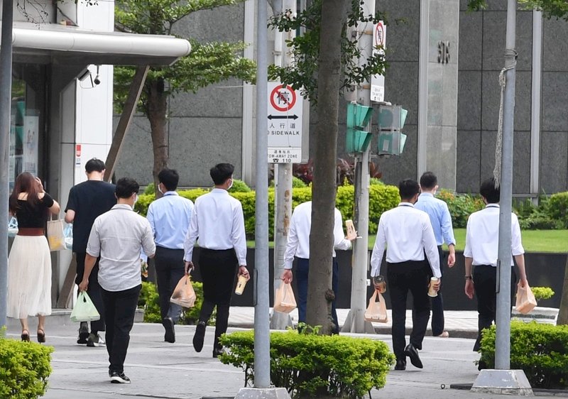想換工作了嗎？人力銀行調查上班族年後轉職意願創13年新高
