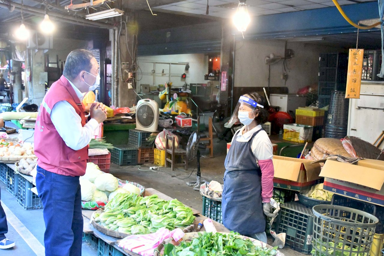端午市場仍有人潮 侯友宜呼籲分流採買、一次購足