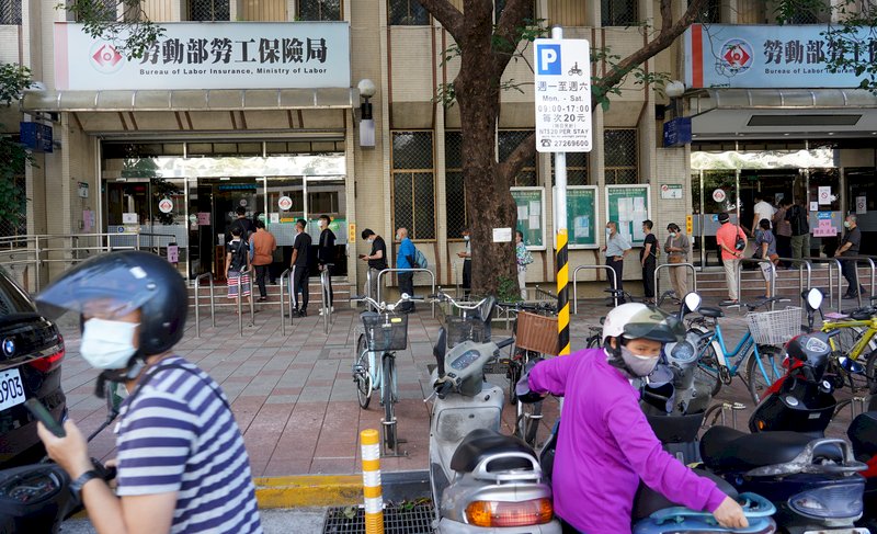 勞國農保年金津貼年前入帳 逾350萬人受惠