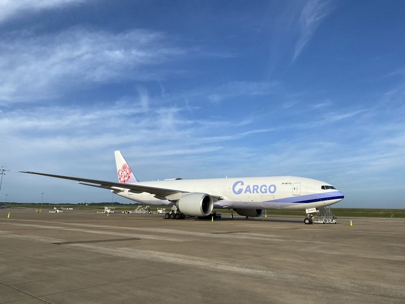 華航貨機識別再惹議 交長重申：兼顧識別度及飛得出去