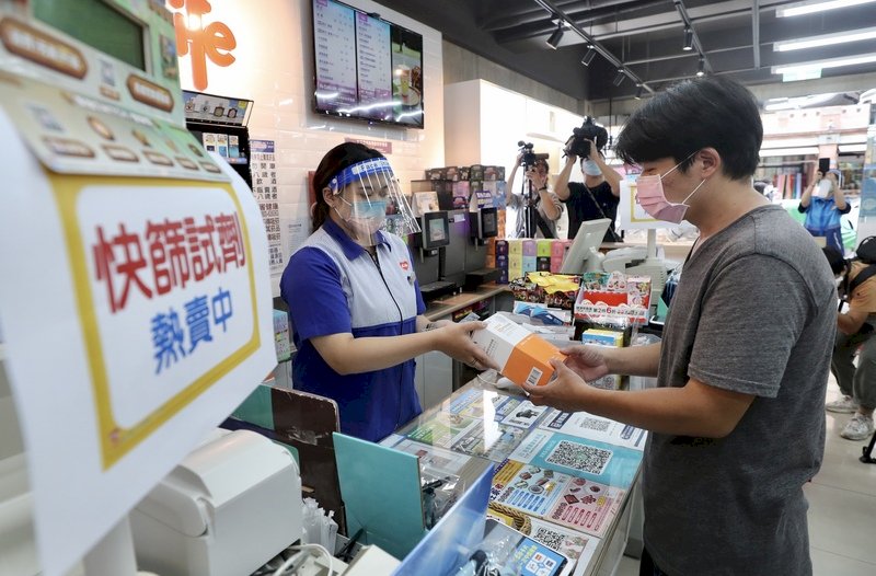 居家快篩試劑熱賣 立委憂民眾通報機制有漏洞反增防疫風險
