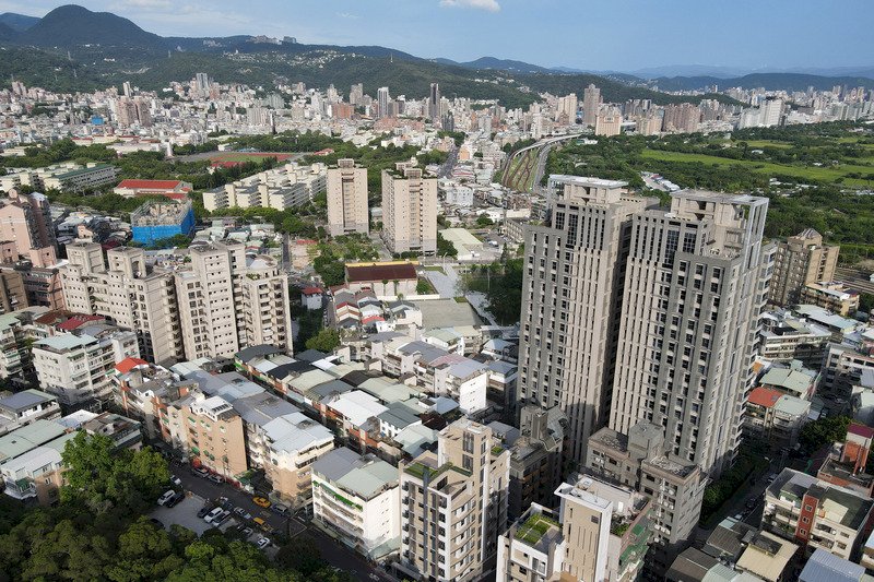 疫情下房價逆勢成長 時力立委呼籲課囤房稅與揭露歸戶完整資訊