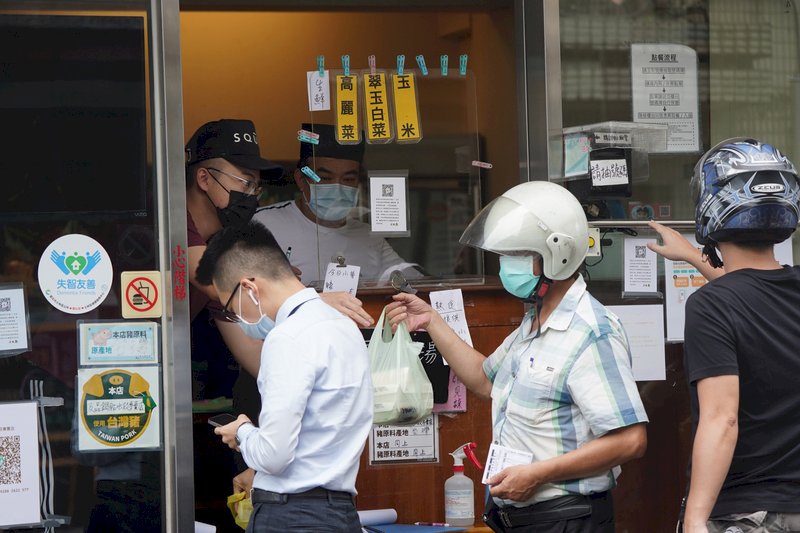 8月消費信心下降  投資股票時機降最多