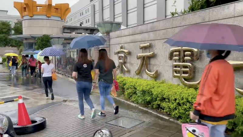 苗栗移工解禁赴商店採購  業者樂見人潮回籠(影音)