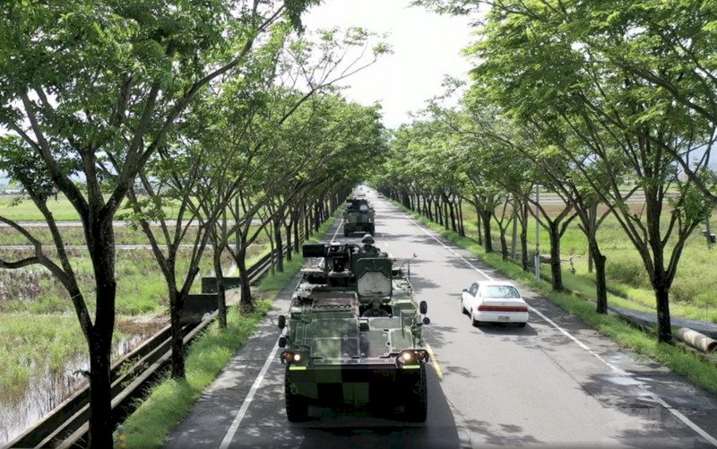 聯兵營出動雲豹甲車  南台灣營外偵巡訓練