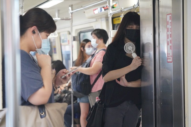 薛瑞元：疫情警戒降級並非不可能 但要做好警戒措施