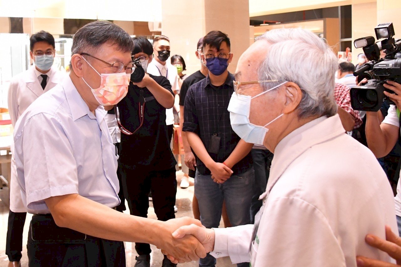 柯文哲：混打是不得已選擇 疫苗足夠便無此問題