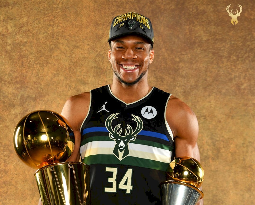 公鹿隊奪NBA總冠軍 安特托昆博母國希臘慶祝