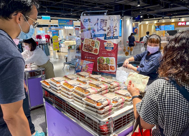 6月零售、餐飲營收同創史上最大減幅 7月會更慘