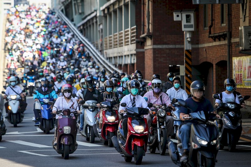 標檢局：未限制安全帽裝行車紀錄器  固定式不安全