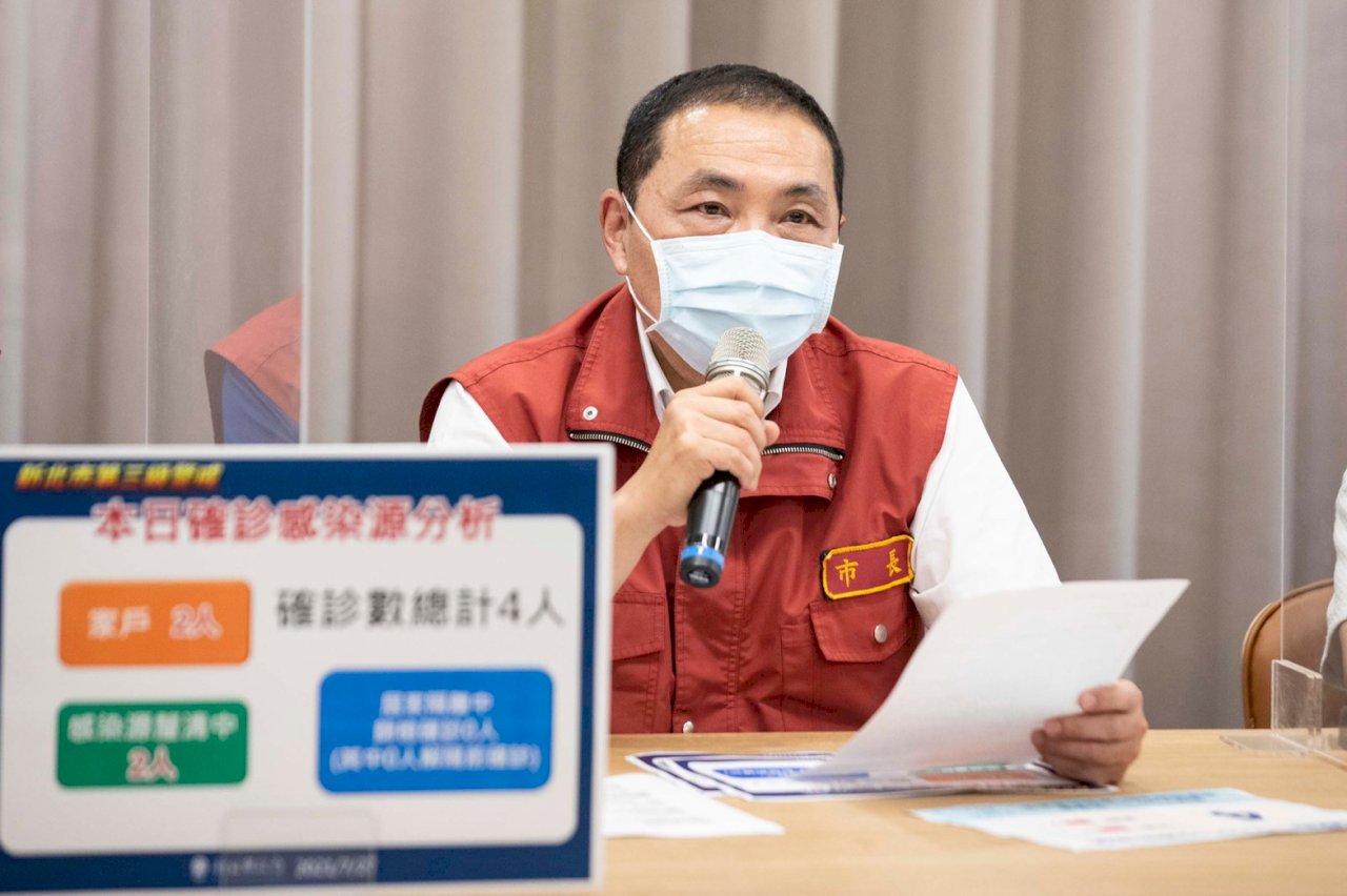 降級首日新北車流回升 侯友宜：本週疫情監測很重要