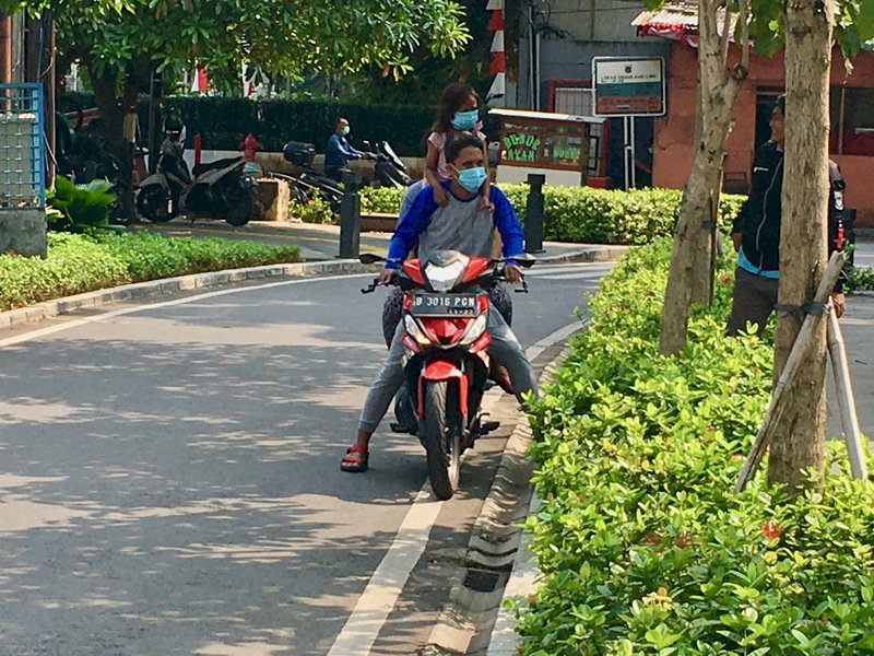 印尼爪哇島試行購物中心解封 顧客須持疫苗証明