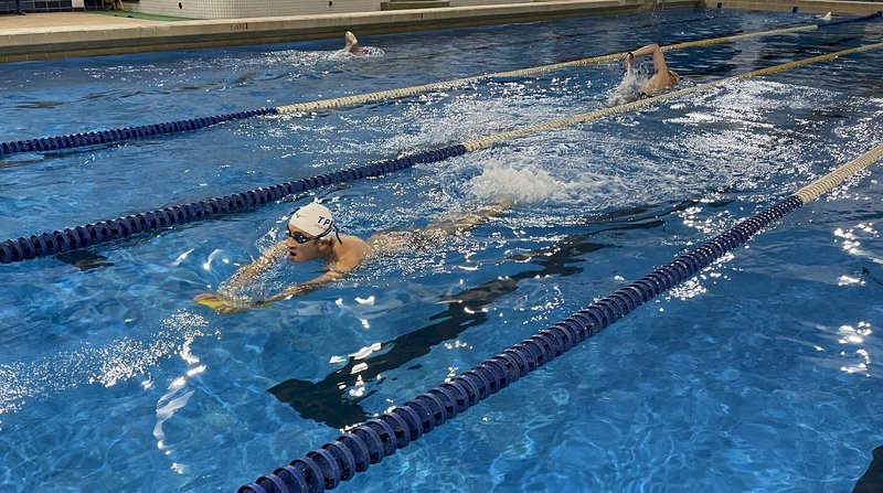 游泳池、運動場館淋浴設施 即日起有條件開放