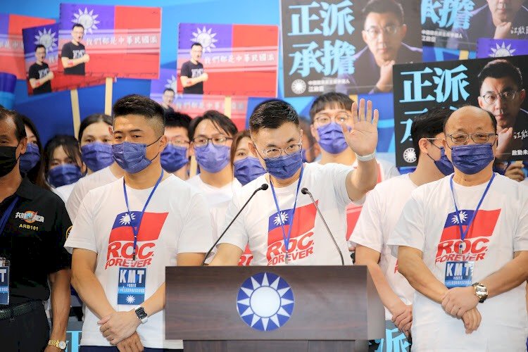 江啟臣登記參選國民黨主席 青年軍陪同高喊「正派承擔」