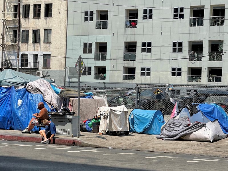 洛杉磯數萬遊民寄生街頭  市府清除帳棚面臨反彈