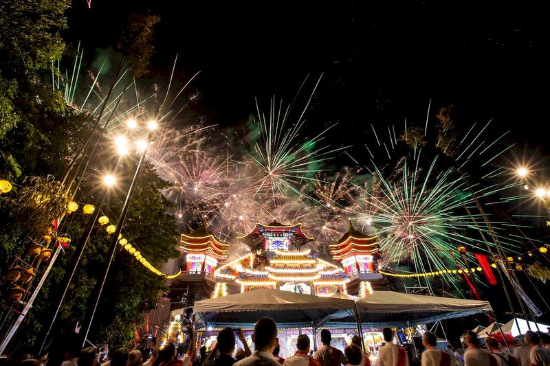 鷄籠中元祭主普壇開燈放彩  祈求疫情早日遠離