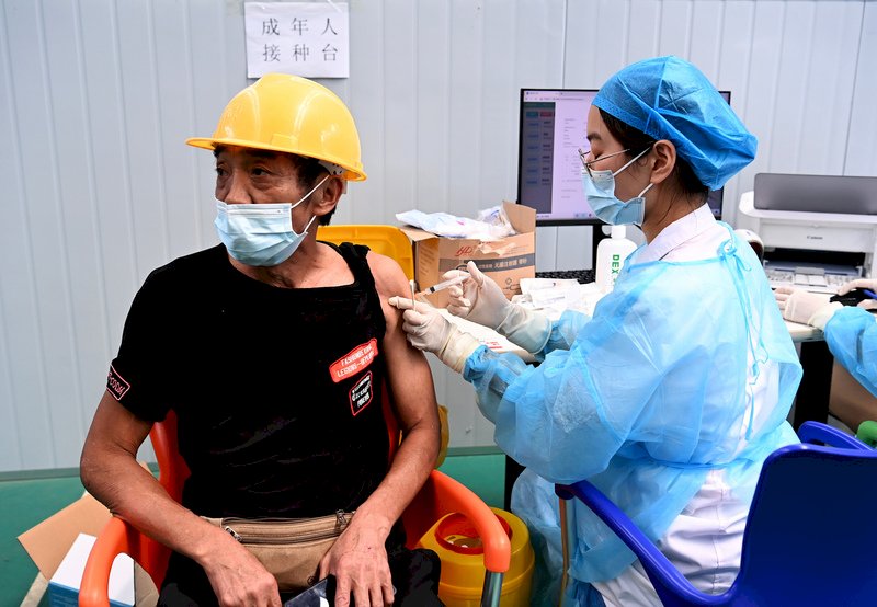 港媒：習近平親定 10月前11億人接種兩劑疫苗