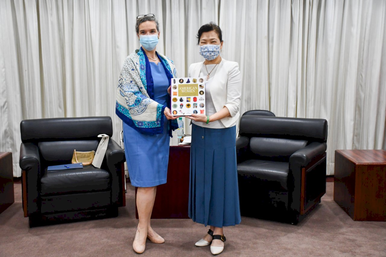 AIT新任處長孫曉雅拜會王美花 經部盼強化韌性供應鏈合作