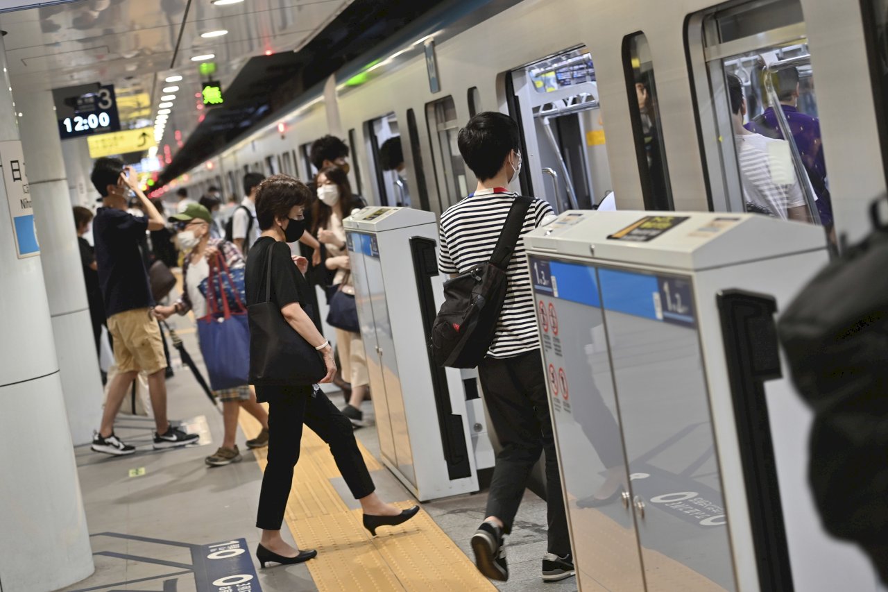 東京地鐵南北線一男子持刀亂砍 一女受傷