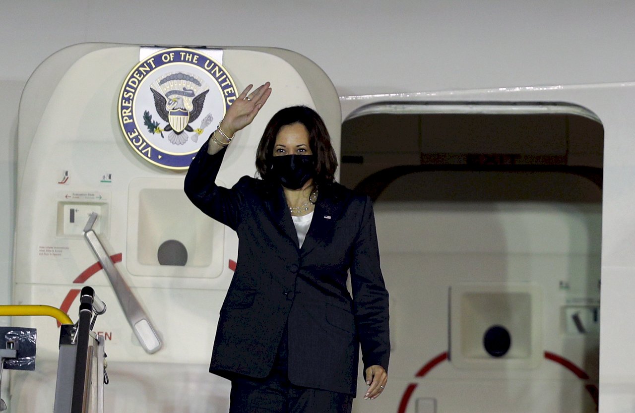 美方獲報有異常衛生事件  賀錦麗專機延後抵河內