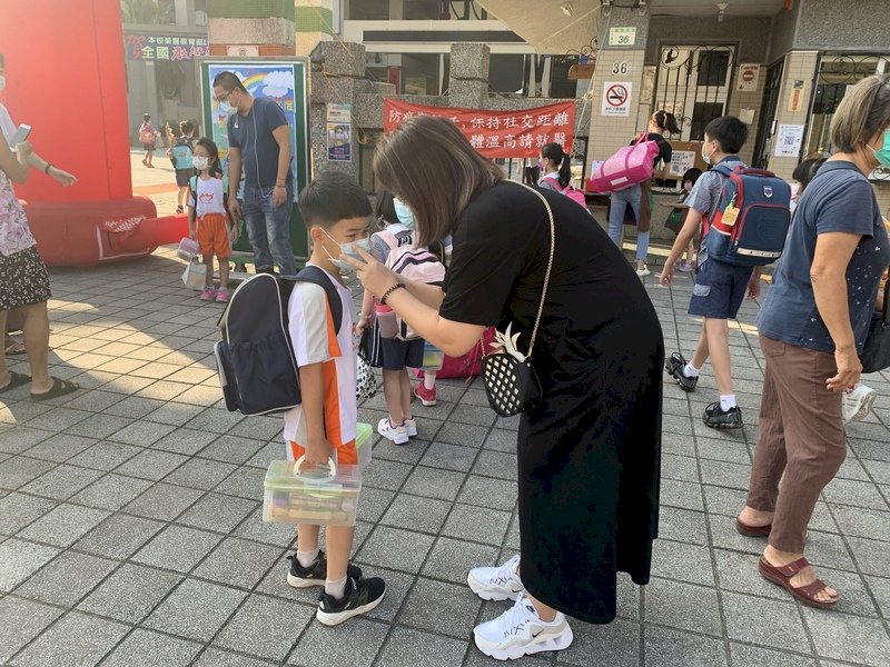 中小學將開學  COVID-19輕症、無症狀可到校