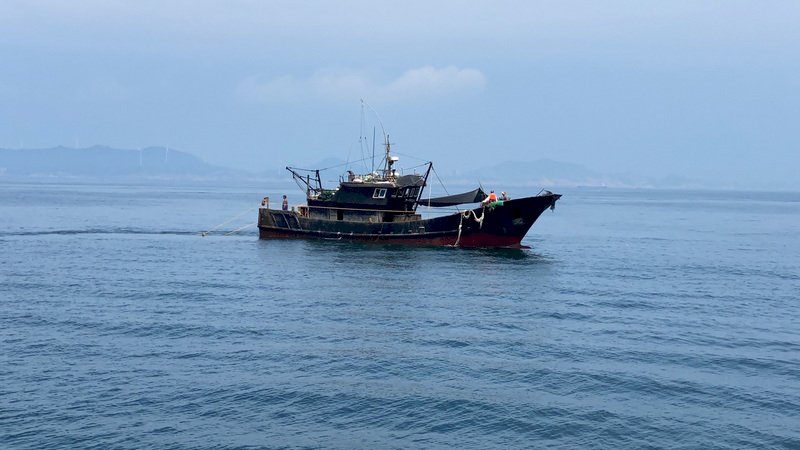 陸漁船越界捕撈還蛇行拒檢 台中海巡隊逮14人送辦