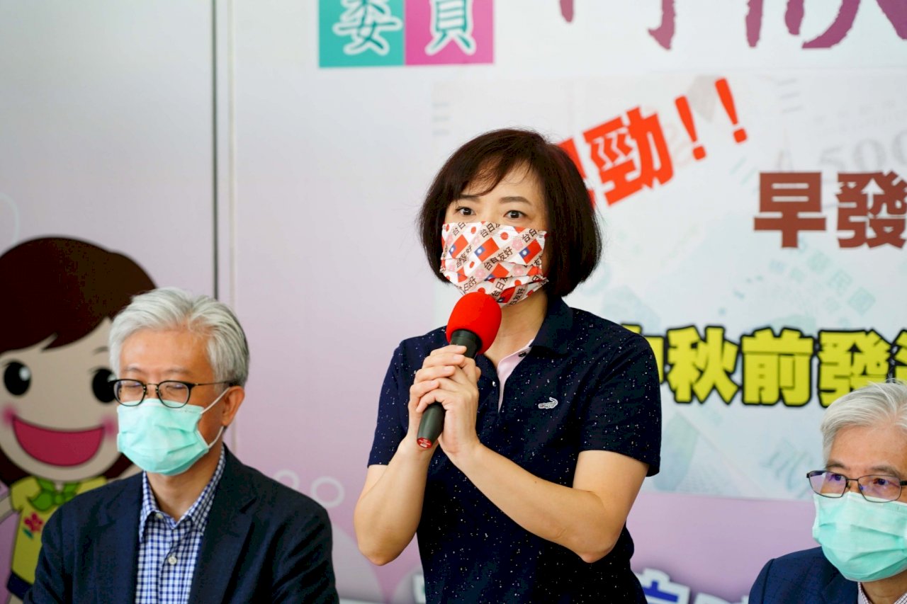綠委倡五倍券中秋前發 在野黨提醒：應考量疫情防群聚