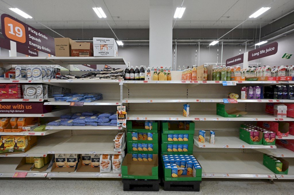 没有牛奶或瓶裝水：英國購物者面臨便利店商品短缺