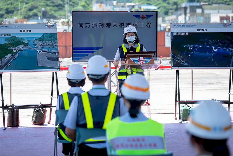 視察南方澳跨港大橋重建 總統：盼早日完工 活絡地方