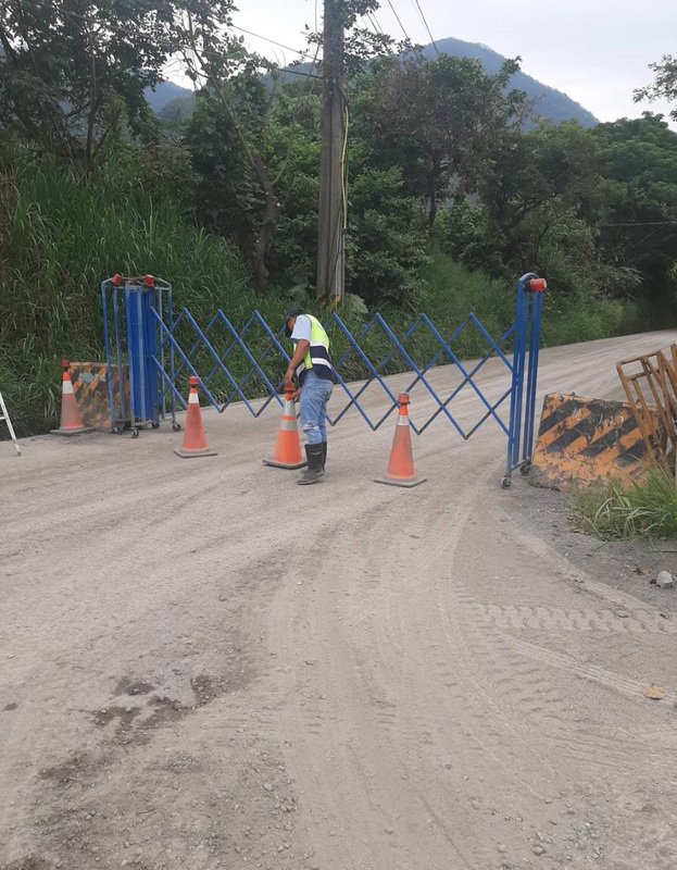 明霸克露橋便道恐再被沖斷  老弱婦孺撤離下山