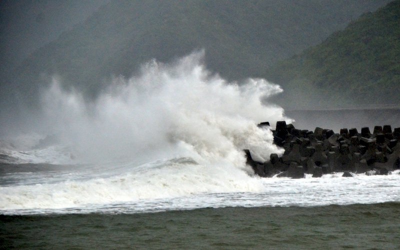 颱風遠離帶來西南風 南部東部今大雷雨