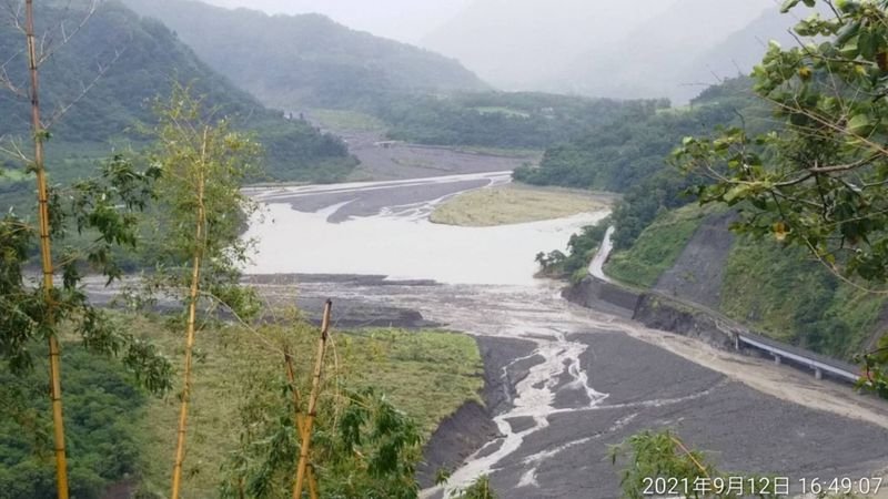 明霸克露橋便道遭土石流掩埋  無人員傷亡