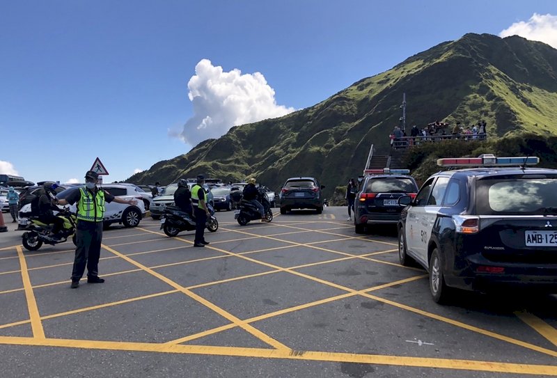 合歡山人車爆量  公路總局籲別再來了