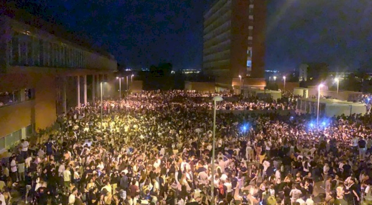 馬德里大學開學2萬5000人無罩開趴 警方措手不及