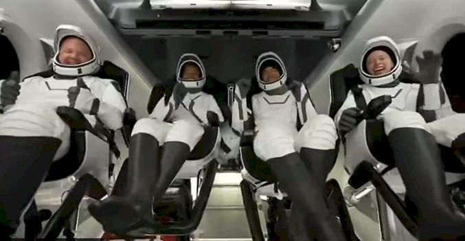 鼓勵太空民主化 SpaceX平民之旅安返地球