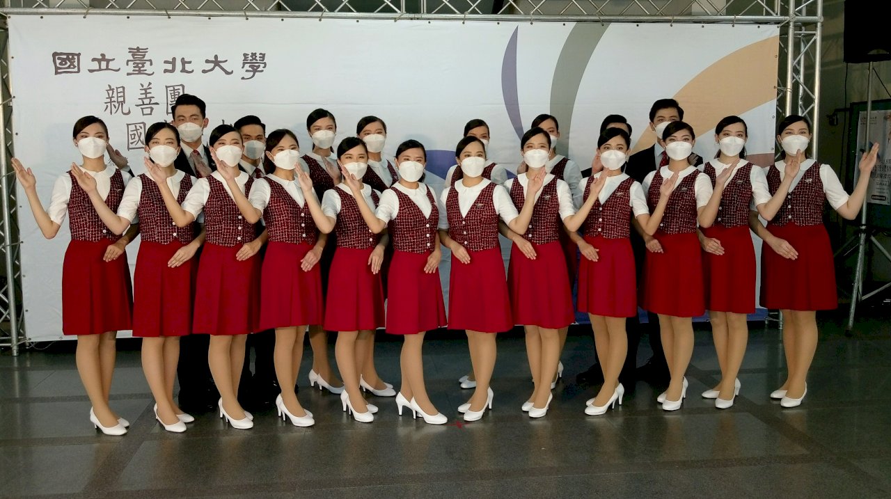 赫見「張榕容」！ 台北大學親善團十度登國慶大典(影音)
