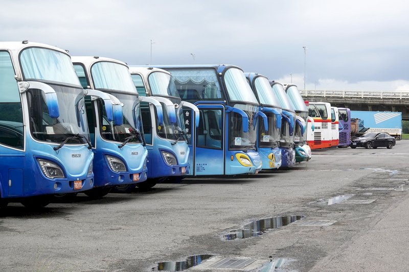 滿15年遊覽車  通過安檢可再營運3至5年