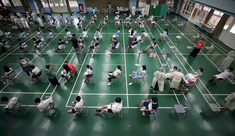 疫苗連續到貨 蘇揆：盼月底達成第一劑覆蓋率7成、第二劑3成