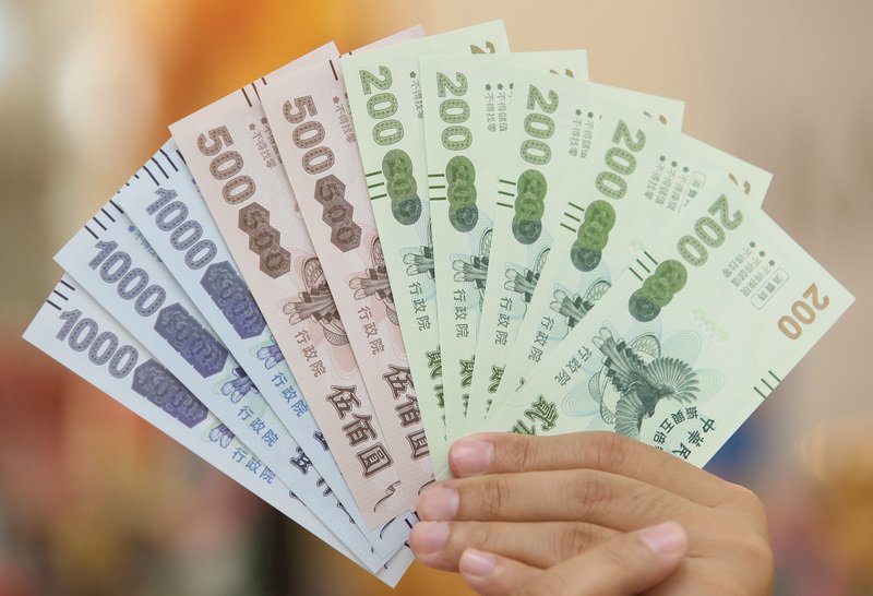 第二梯次紙本五倍券 8日起可到超商領取