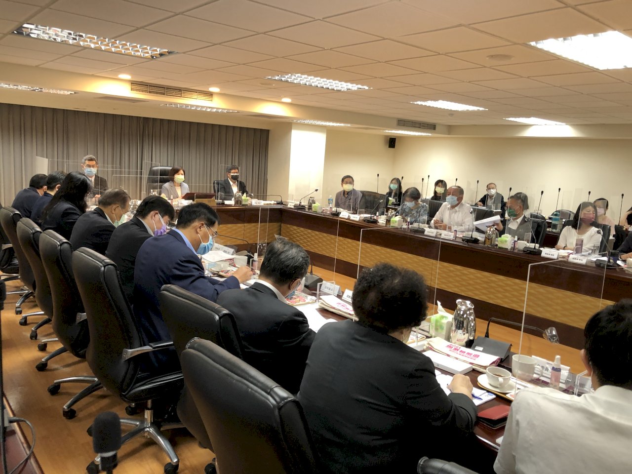 基本工資審議會召開&nbsp; 勞方喊漲10%、資方盼凍漲 （影音）