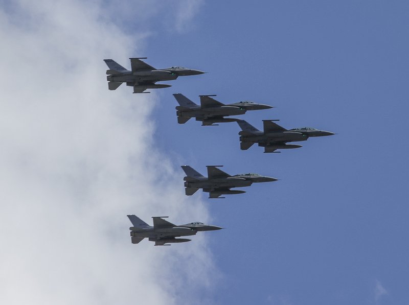 F-16戰機提前交機；美英南海印度洋密集演習戰略意圖
