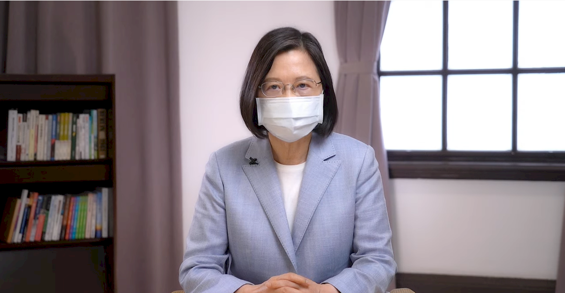 總統：疫情尚未結束 拜託所有護理人員一起守護台灣(影音)
