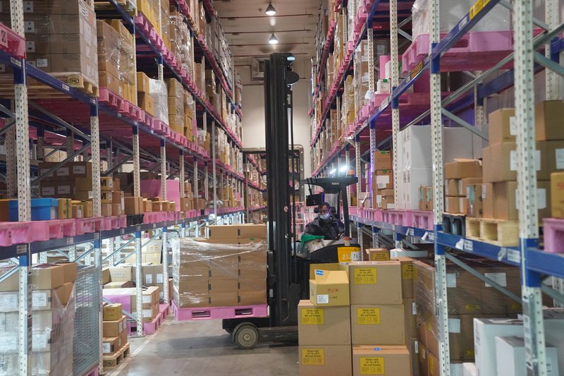 經部點頭 中國半導體、顯示器設備零配件可由物流中心供應