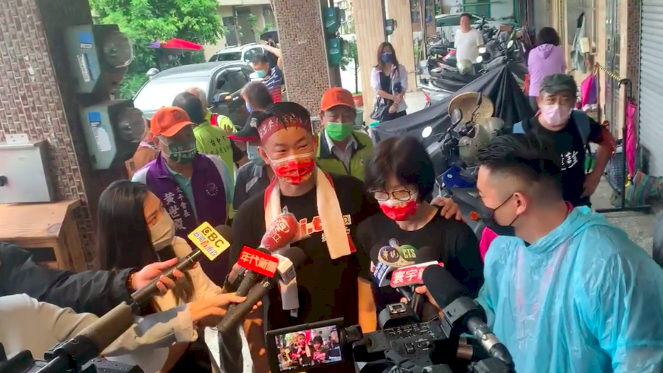 陳柏惟展開選區100小時苦行 母親到場力挺：有這個兒子很驕傲